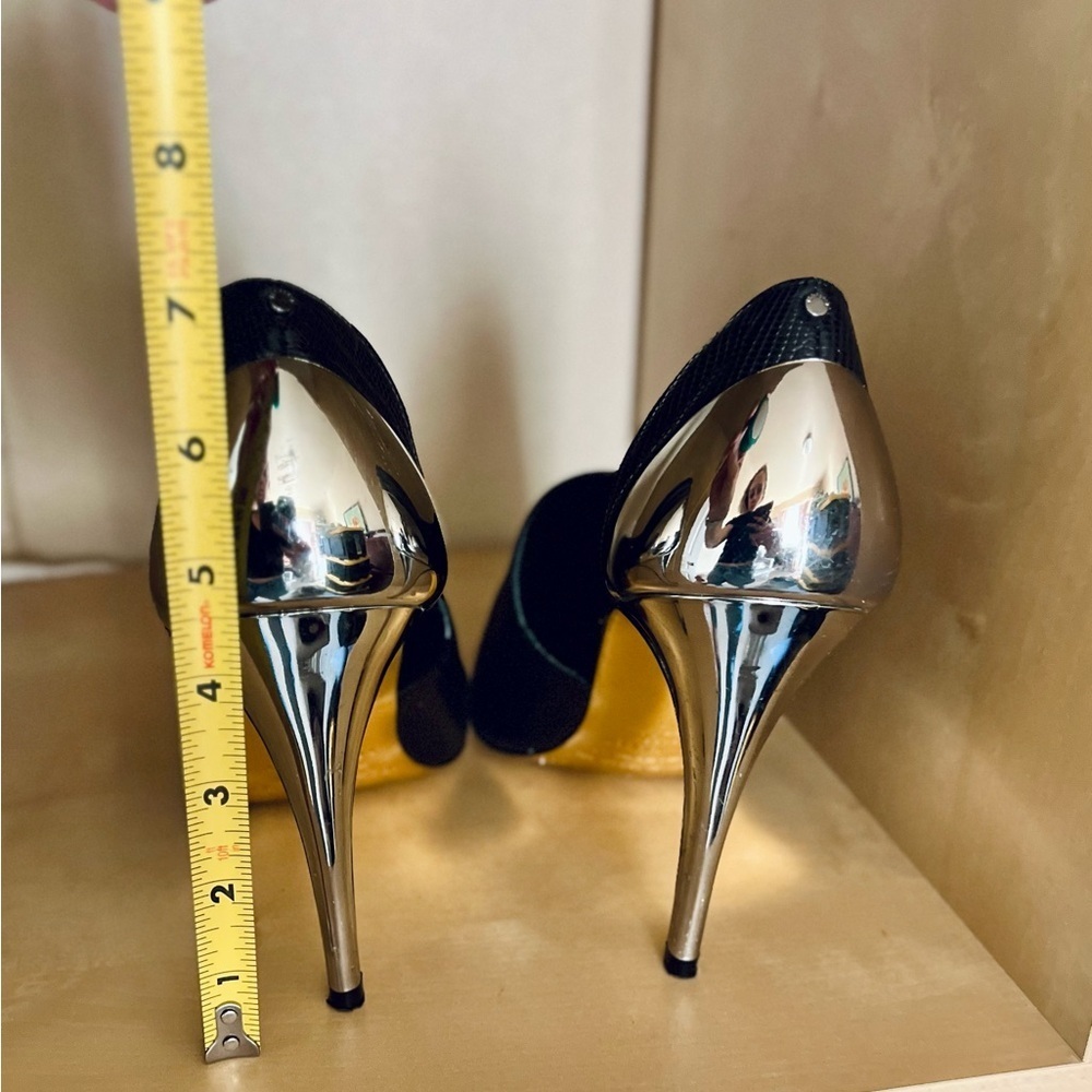 Ted Baker London Black Stilettos with Metallic Heels Gold size 40 (US 9/9.5) - Picture 5 of 10